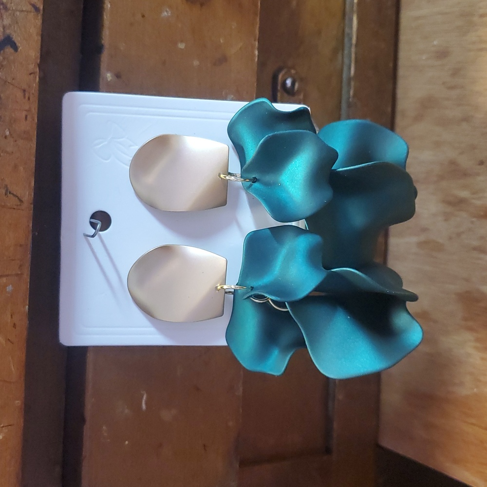 NEW Green Rose Petal Statement Earrings D